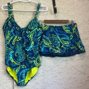 Title Nine Vibrant Blue Green Paisley Swimsuit Set 36D Skirt Vacation Pool
